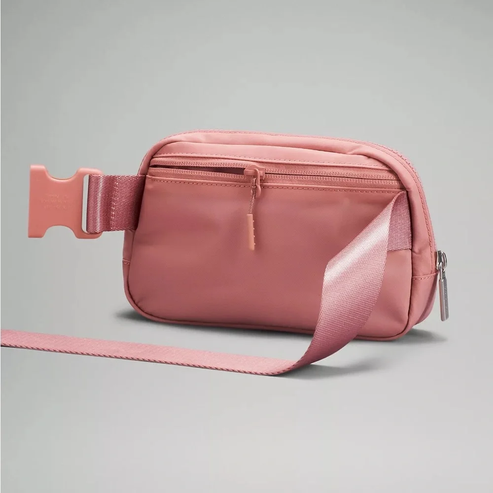💗BNIB LULULEMON Everywhere Belt Bag💗 - Picture 6 of 7